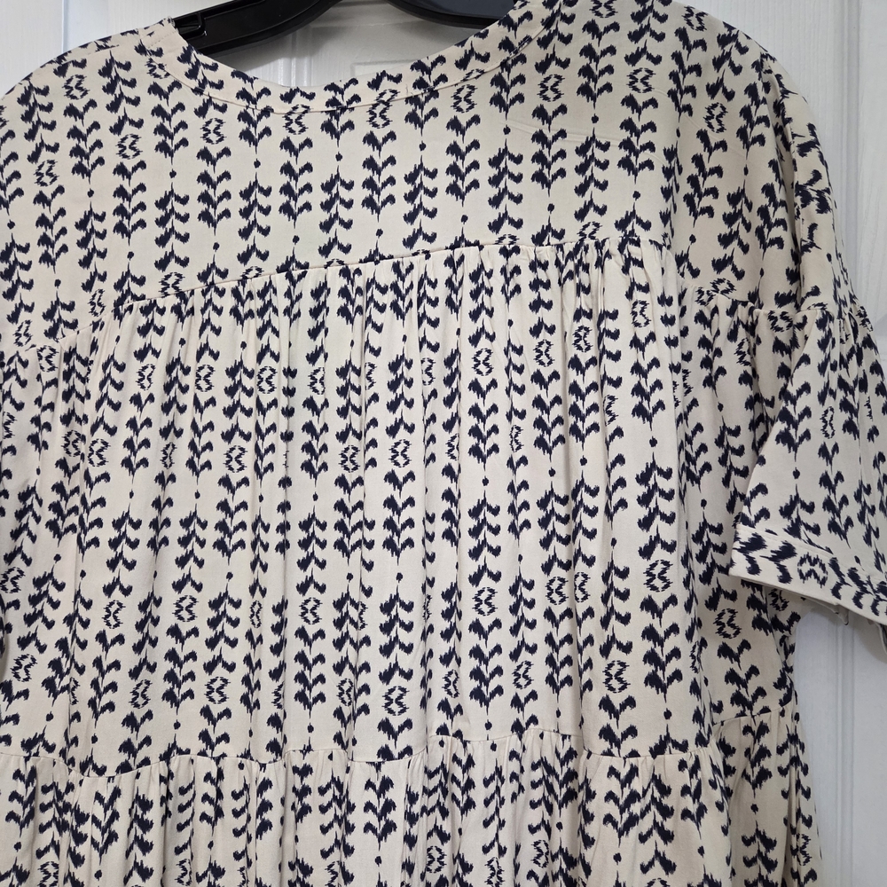 Nwt Elegant Blue & White Patterned Summer Dress Short Sleeve V-Neck Flowy A-Line - Picture 8 of 9